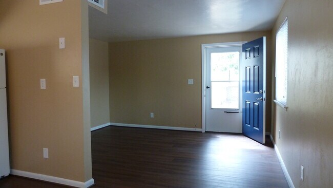 Building Photo - 171 Avendale Ave NE