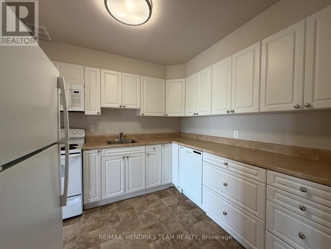 Building Photo - 60 Windward St