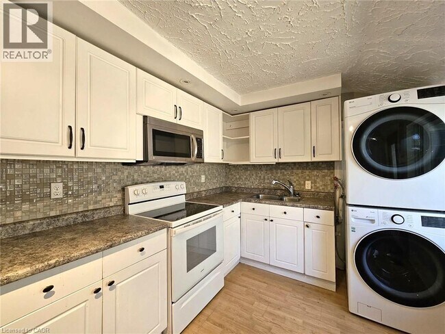 Building Photo - 1044 Knechtel Ct