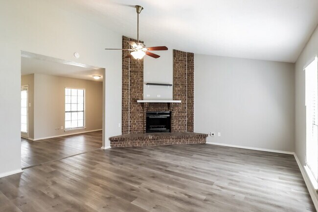 Foto del edificio - 1702 Clark Trail