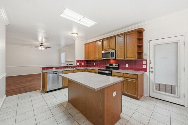 Building Photo - Beautiful home in Hurst-Euless-Bedford ISD