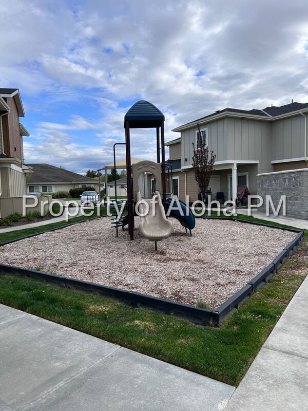 Building Photo - 3558 E Grand Forest Dr