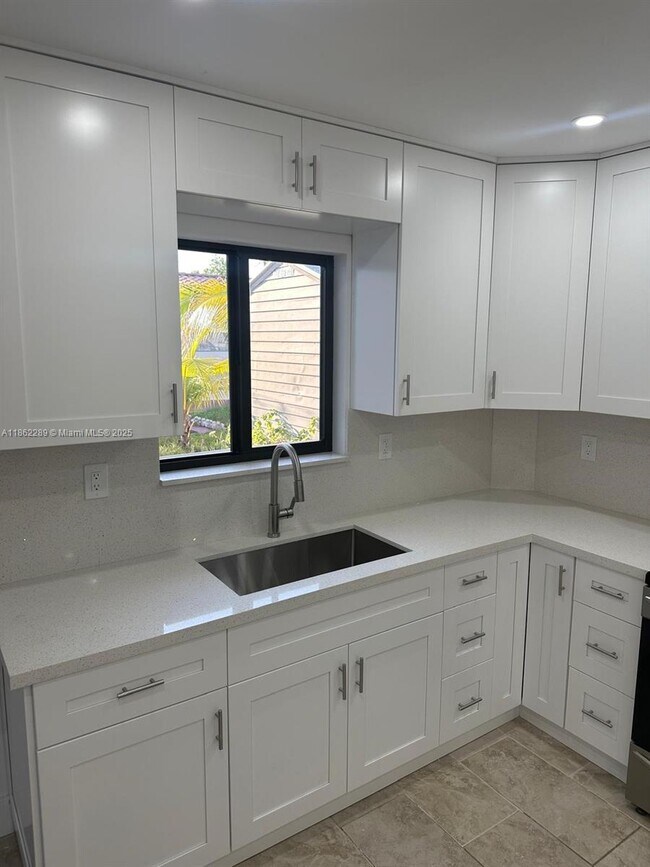 Foto del edificio - 3257 SW 26th St