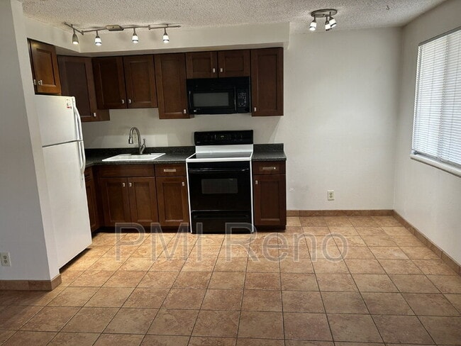 Building Photo - 370 La Rue Ave