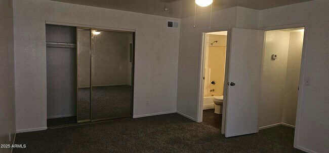 Foto del edificio - 6156 E Greenway St