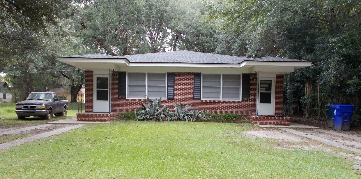 Primary Photo - 1728 E Avalon Cir