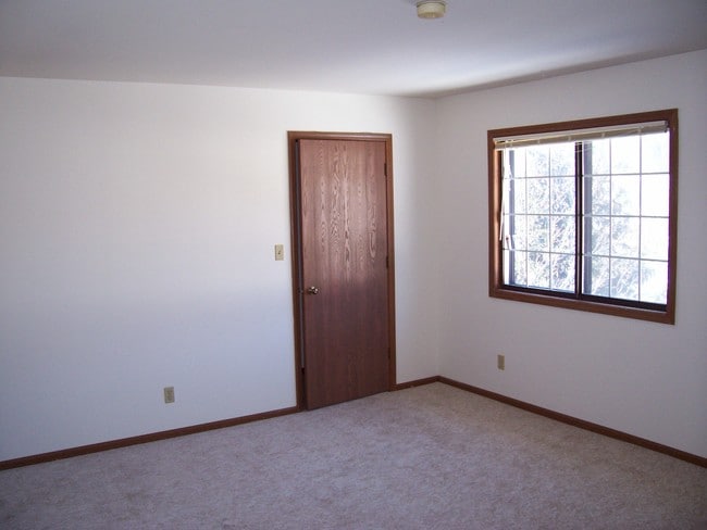 Building Photo - W71N881 Harrison Ct