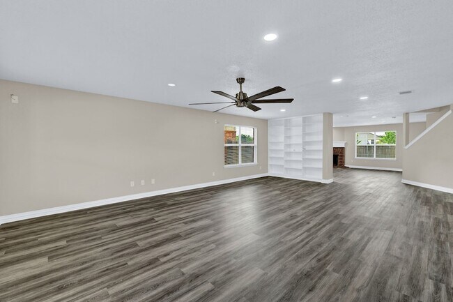 Building Photo - 6205 Winnebago Ct