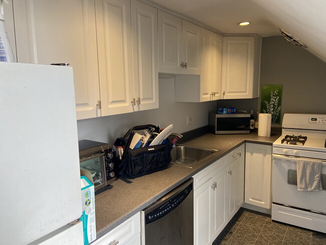 Building Photo - 560 S Bethlehem Pike