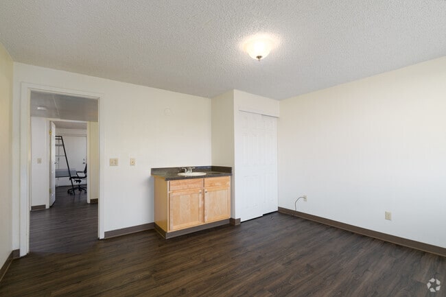 3BR, 1.5BA - 580SF - Living Room - College Crest - Historical Access