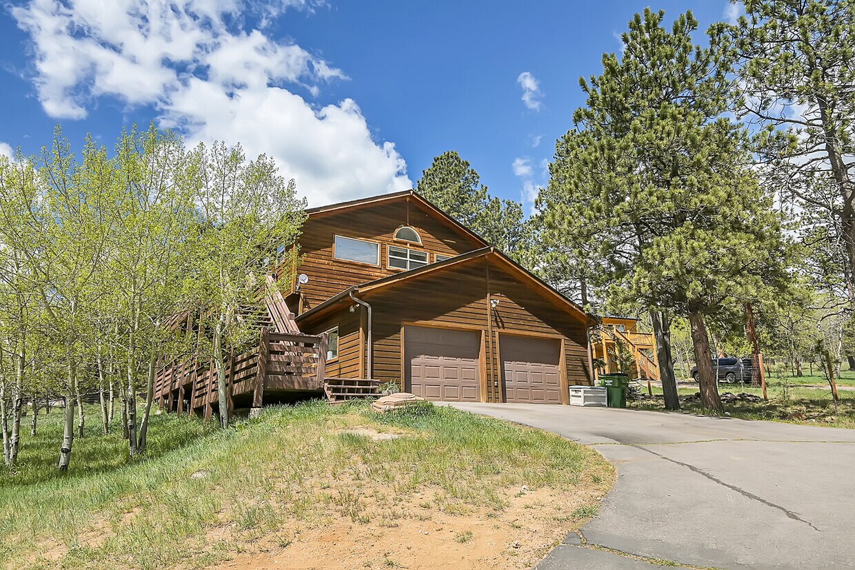 Primary Photo - 127 N Pine Dr