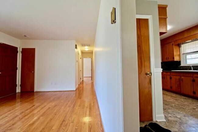 Building Photo - 5621 Bridlewood Dr