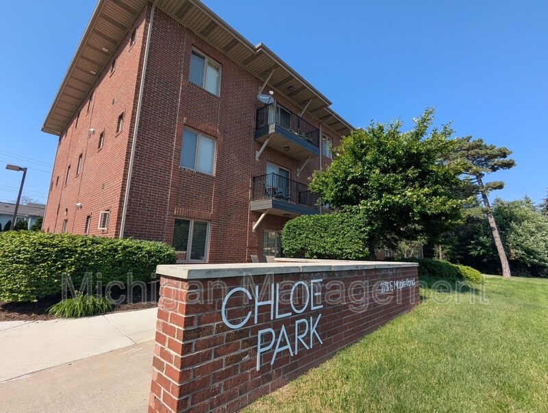 Foto principal - 2725 E Maple Rd