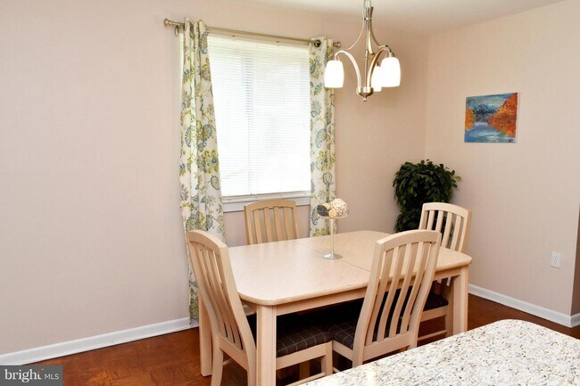 Foto del edificio - 5541 Green Mountain Cir