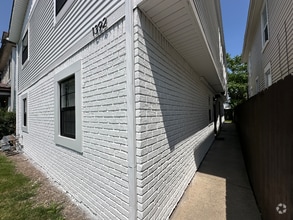 Building Photo - 1392 Summit St