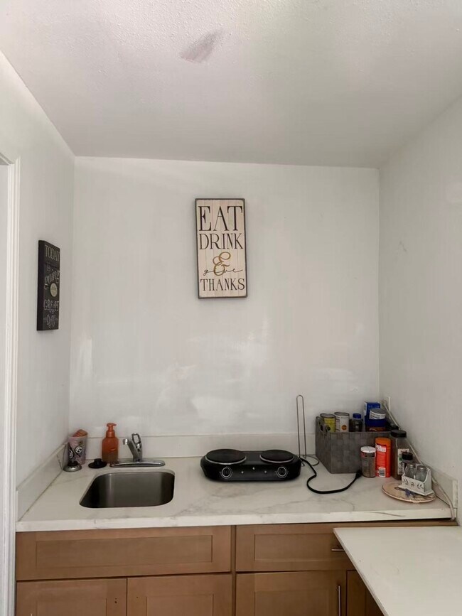 Foto del edificio - 6131 Fenske Ln