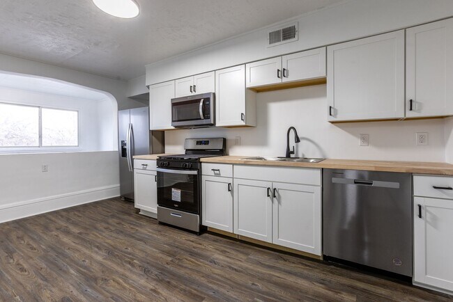 Foto del edificio - AVAILABLE NOW - Renovated Home in South Si...
