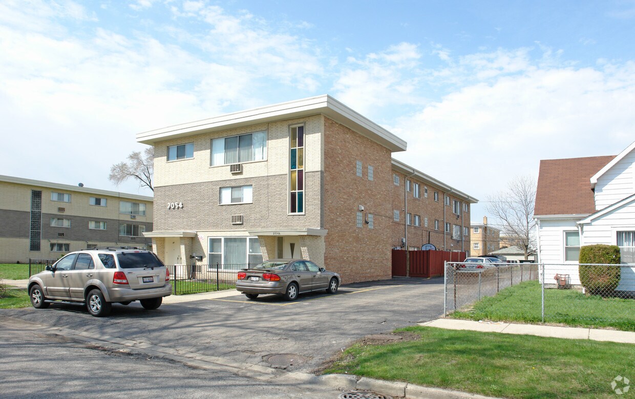 Building Photo - 2054 N 18th Ave