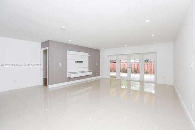 Building Photo - 7126 Ballantrae Ct