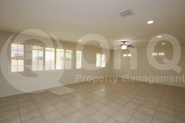 Building Photo - 221 E Wisteria Dr