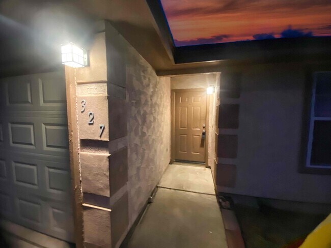 Foto del edificio - 327 S Water Ln