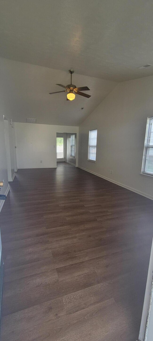 Foto del edificio - 2562 Danielle Ln