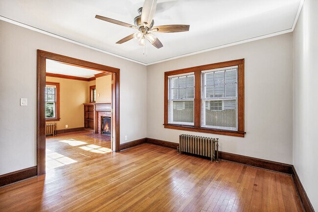 Building Photo - 412 9th St