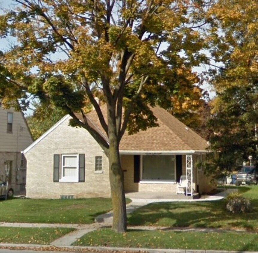 Foto principal - 3BR SINGLE FAMILY, NICE!!, BRICK, PARKING,...
