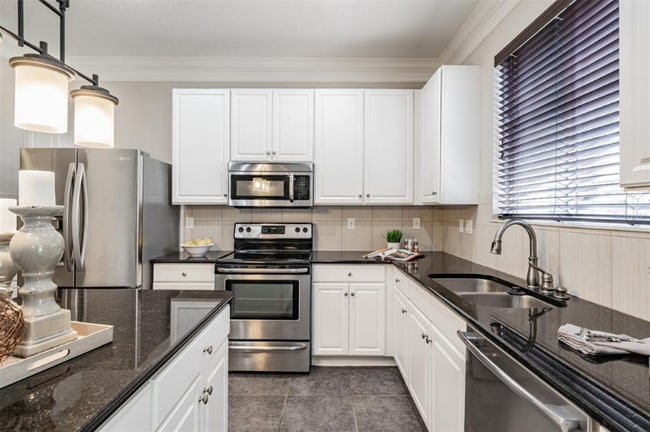 Building Photo - 7200 Bridgeview Dr