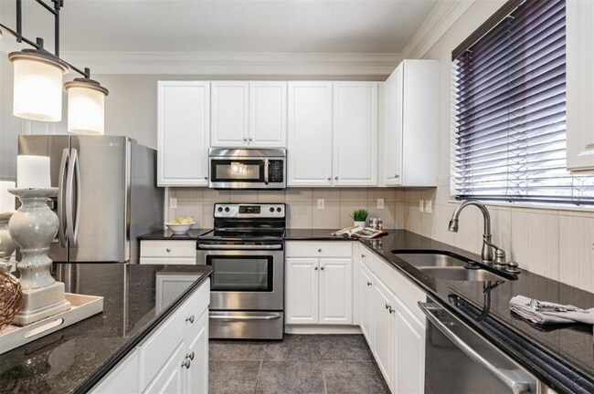 Foto del edificio - 7200 Bridgeview Dr