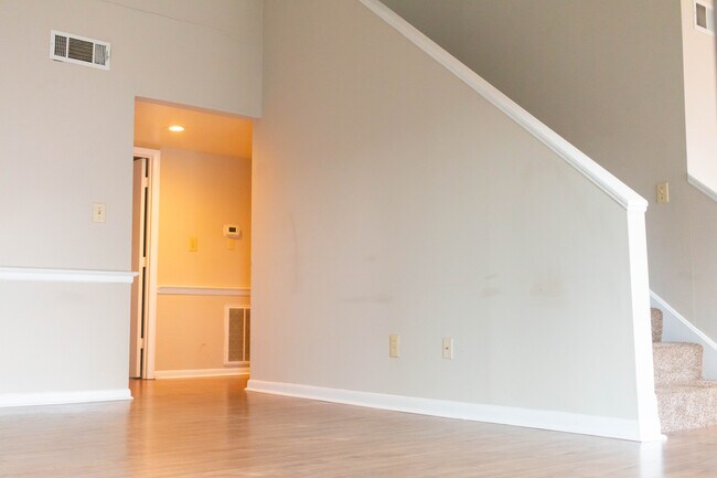 Foto del edificio - 750 Shaker Dr