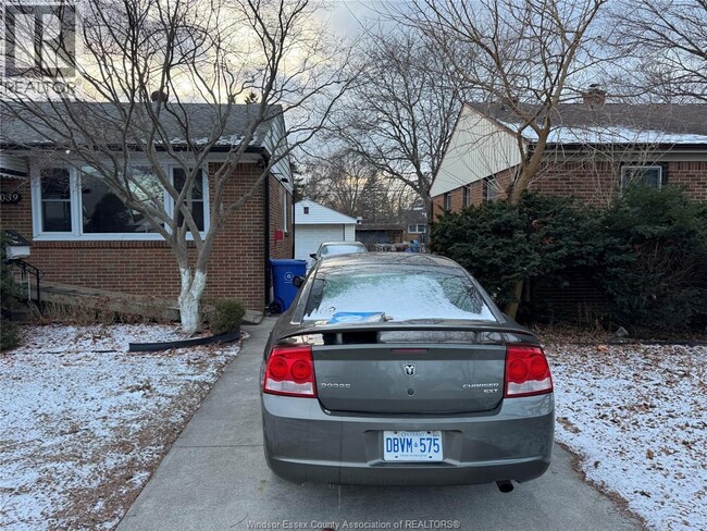 Building Photo - 3039 Bruce Ave