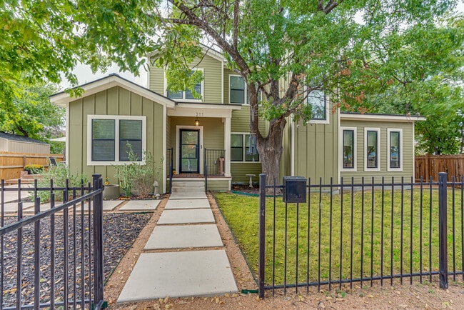 Building Photo - 211 Gibson