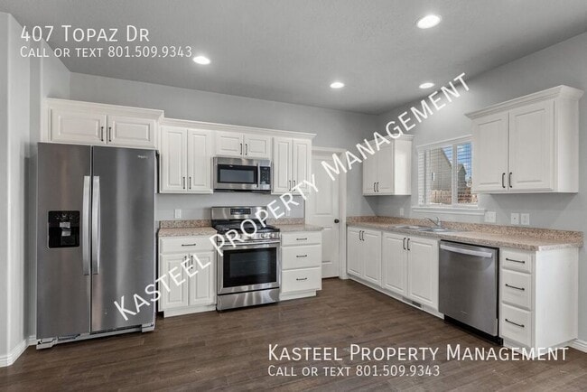 Building Photo - 407 Topaz Dr