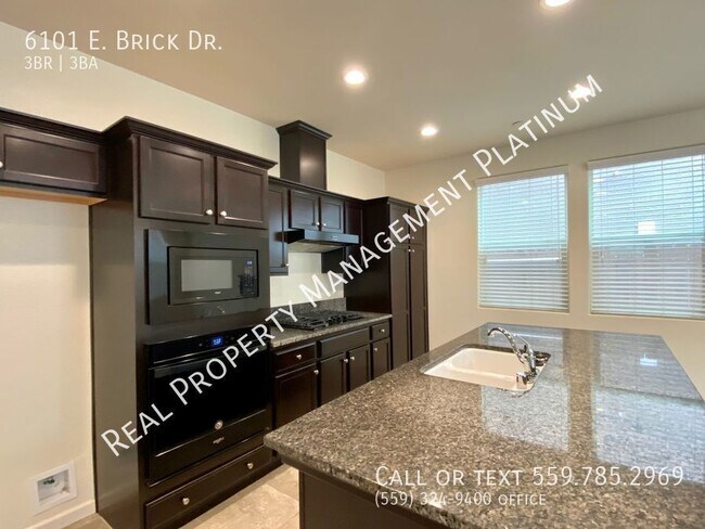 Foto del edificio - $500 move in bonus!! $2,100  3 Bedroom/ 2....