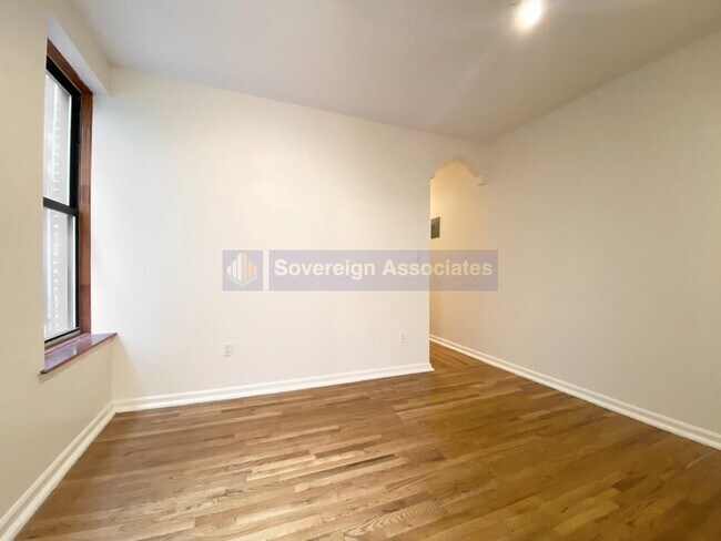 Foto del edificio - 3133 Broadway