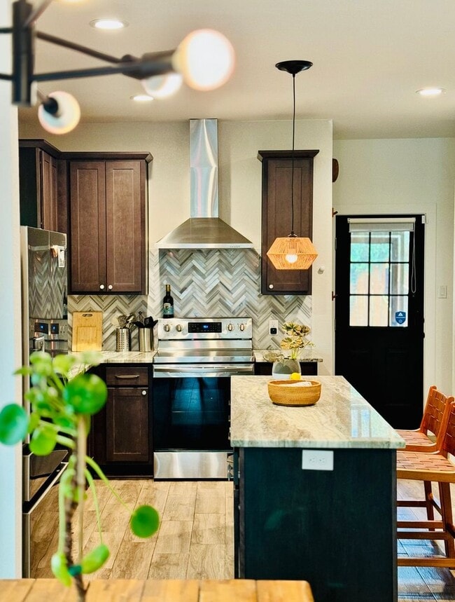 Building Photo - Modern 3BR Home in Historic Dignowity Hill...