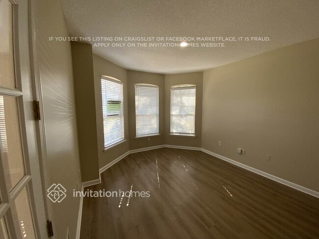 Foto del edificio - 833 Lord Nelson Blvd