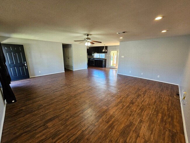 Foto del edificio - 2440 Ridgeview Rd
