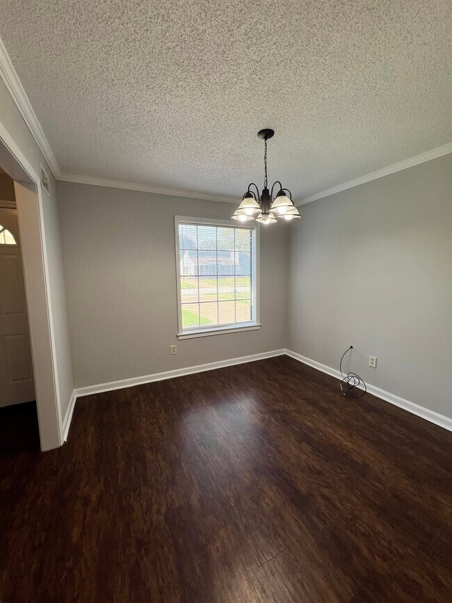Foto del edificio - 6342 Midsummer Way