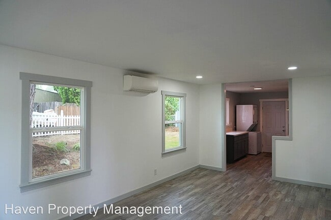 Building Photo - 4 br, 1 bath House - 219 N Lane