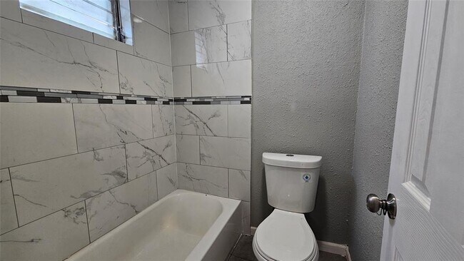 Foto del edificio - 221 Caylor St