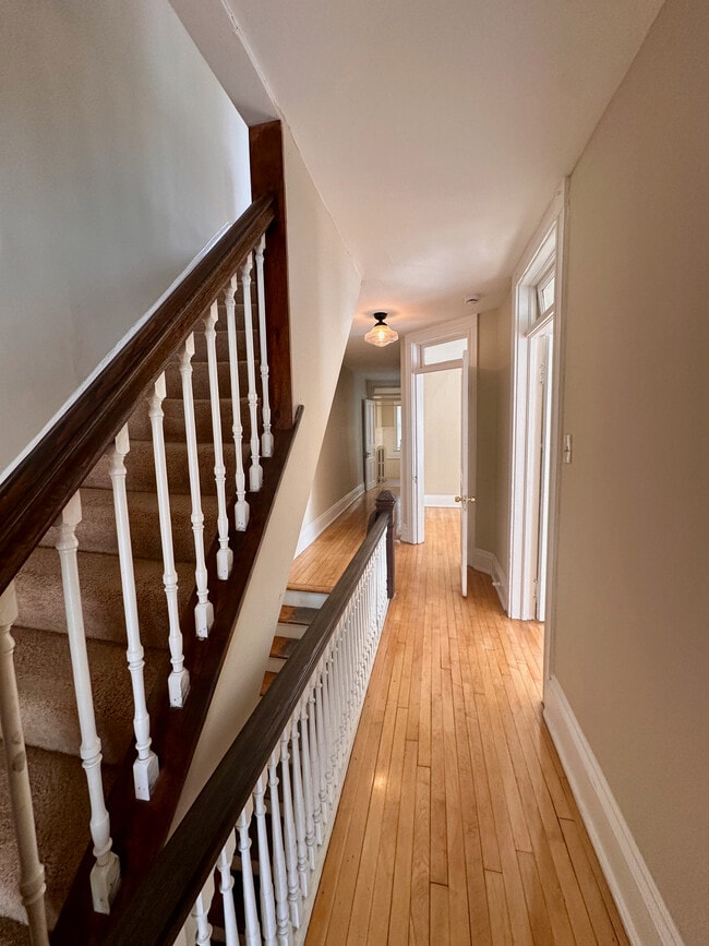 Building Photo - 2216 E Ivanhoe Pl