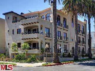 Foto principal - 10830 Massachusetts Ave