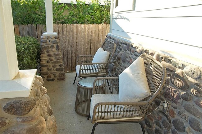 Building Photo - 930 E 50th St