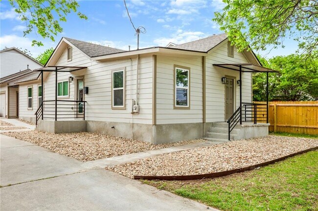 Building Photo - 5405 Joe Sayers Ave