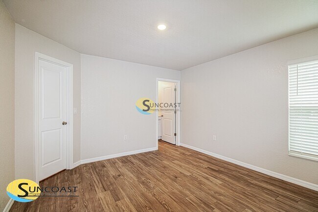 Building Photo - 10386 Pendleton Ave