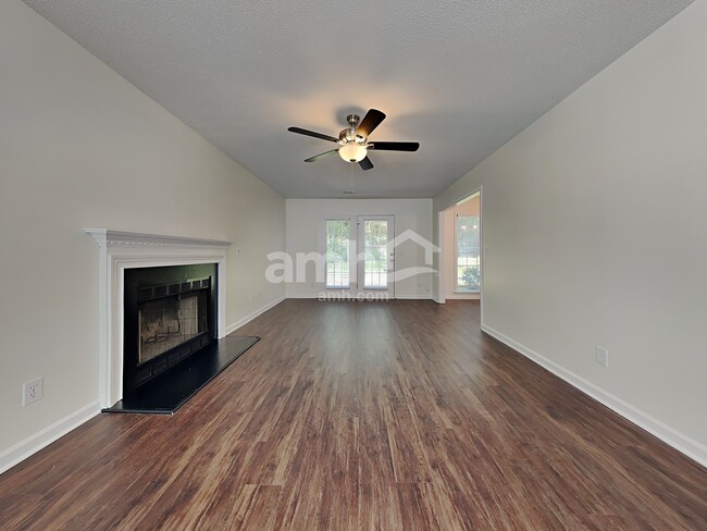 Building Photo - 5918 Highland Grove Dr