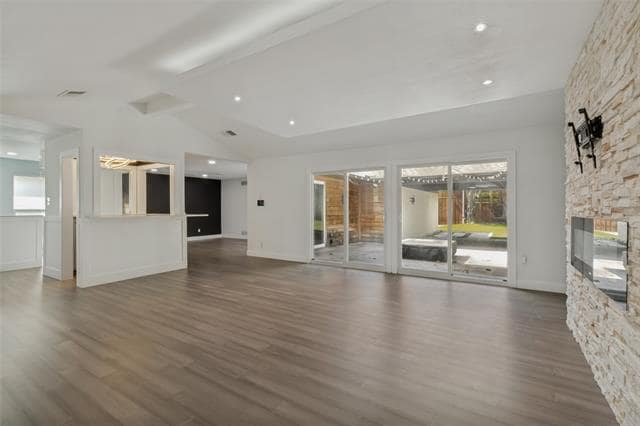 Foto del edificio - 9447 Viewside Dr
