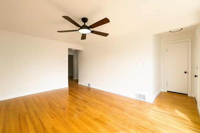 Foto del edificio - 6136 S Kildare Ave